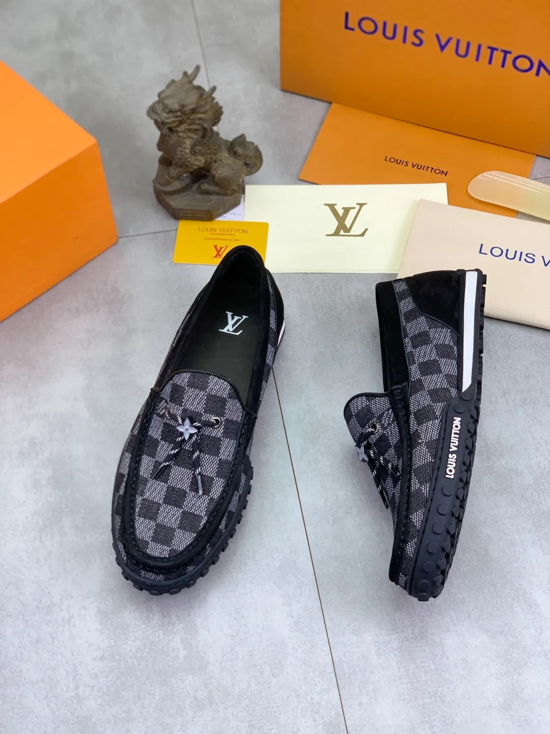 Men's Men's Shoes 💰P640 New Style 💶[LOUIS VUITTON] Water-dyed Niuli Original Order New Style 🍀LV Louis Vuitton *——Top version of LV classic leather shoes! Made of imported original calfskin, original leather side strips and wear-resistant high-end rubber outsole! High quality products! Color: black optional Size: 39-45